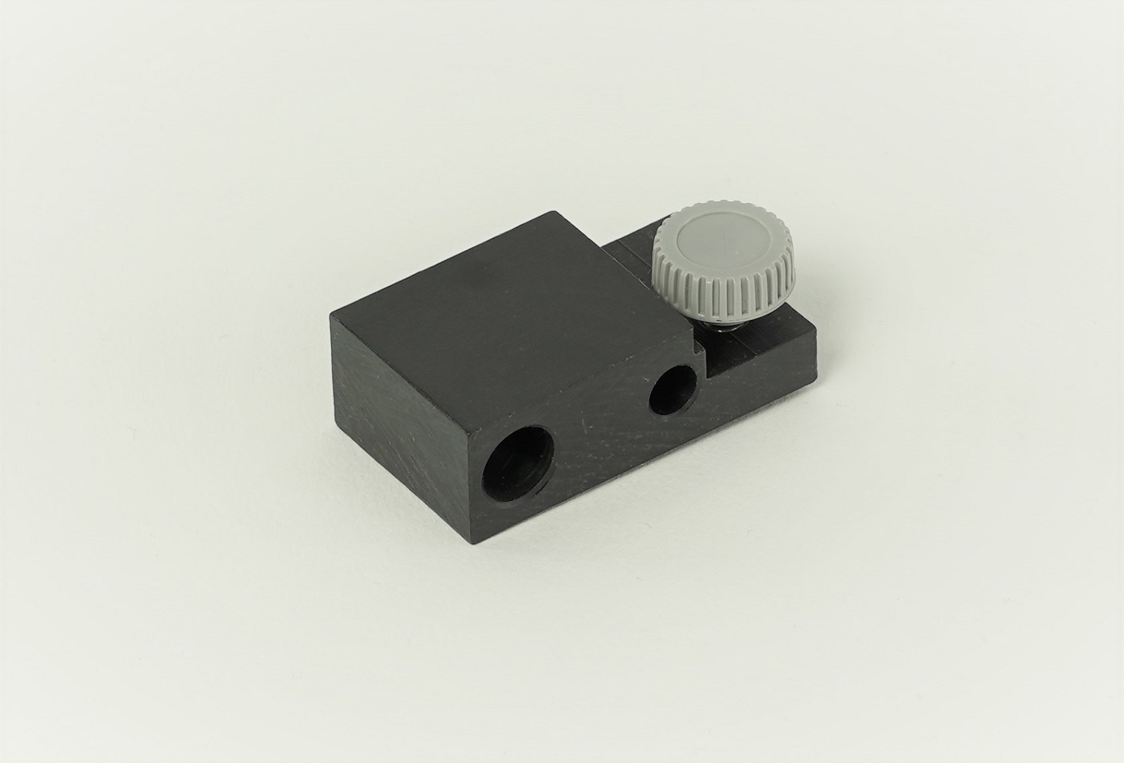 Leaf spring attachment