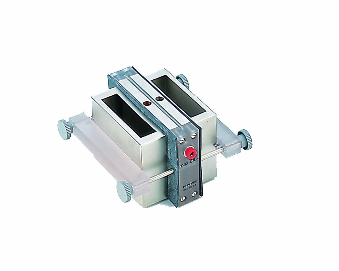 Thermogenerator with 2 water baths