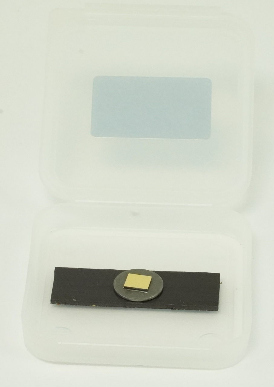MoS2 on sample support, for STM
