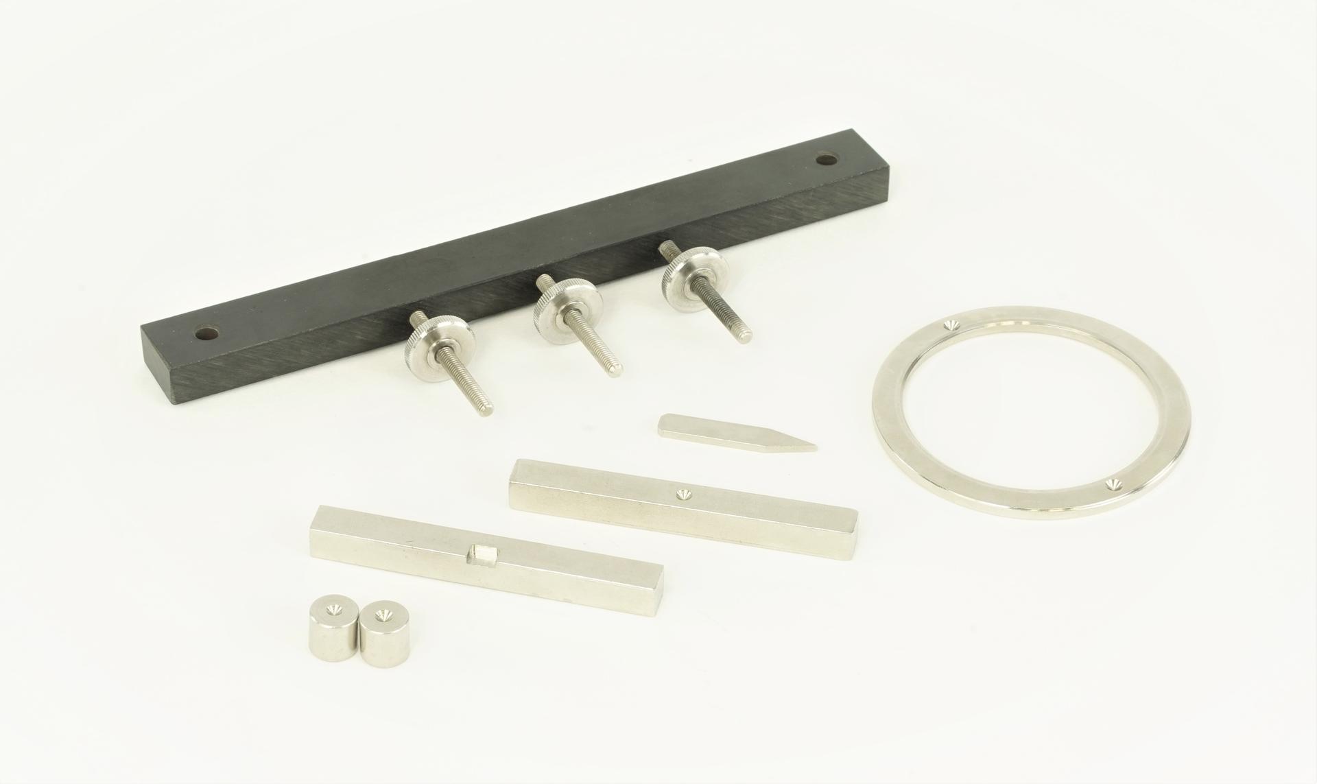Set of electrodes with holder for set equipotential lines