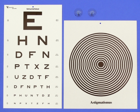 Visual acuity test and astigmatism