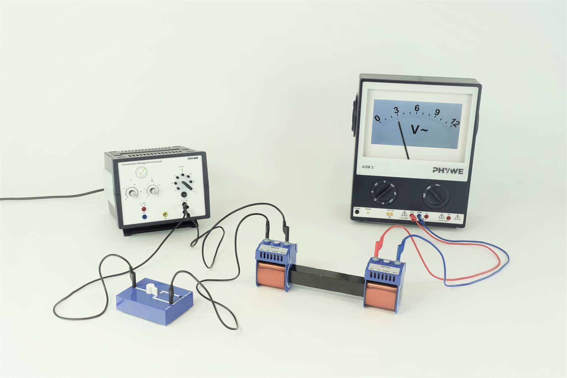 Generation of induced voltage with an electromagnet (DEMO)