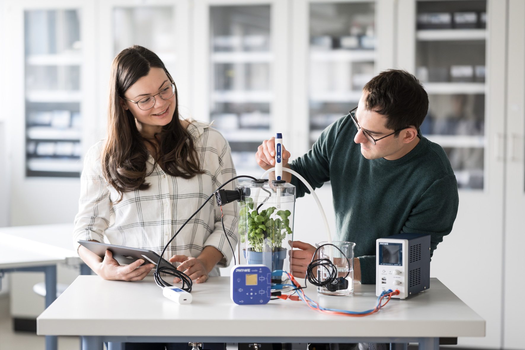Controlling the growth parameters in a greenhouse with Cobra SMARTsense Code