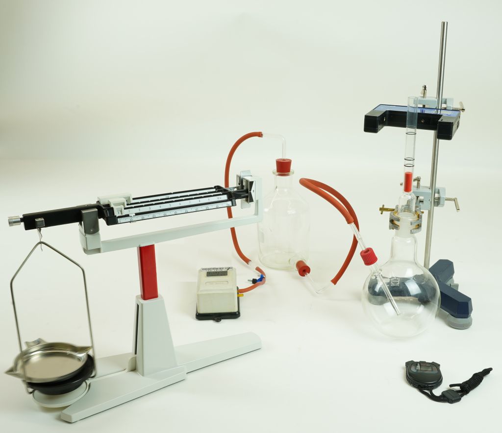 Adiabatic coefficient of gases - Flammersfeld oscillator