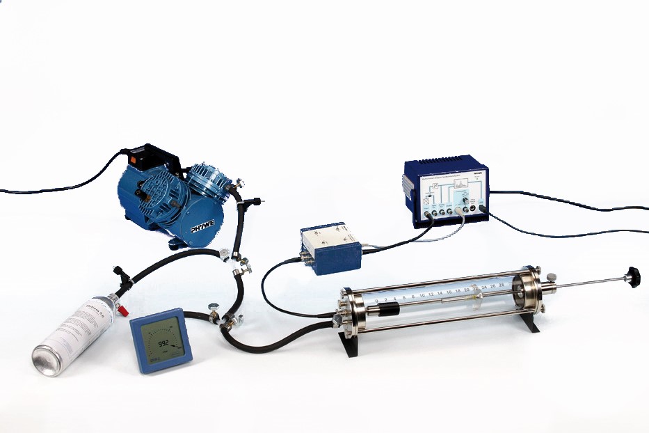 Energy loss of alpha particles in gases with MCA