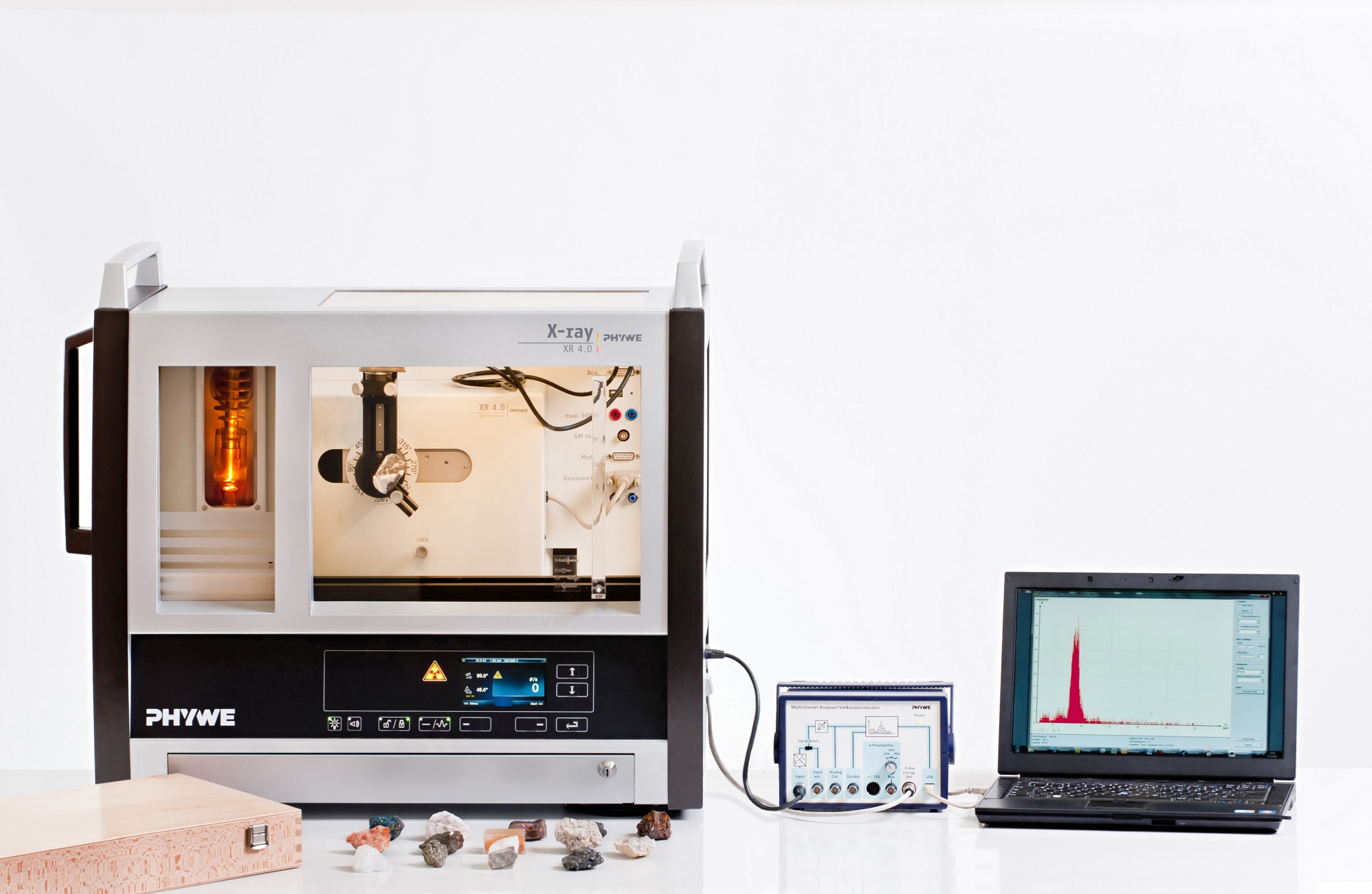 Qualitative X-ray fluorescence analysis of ore samples