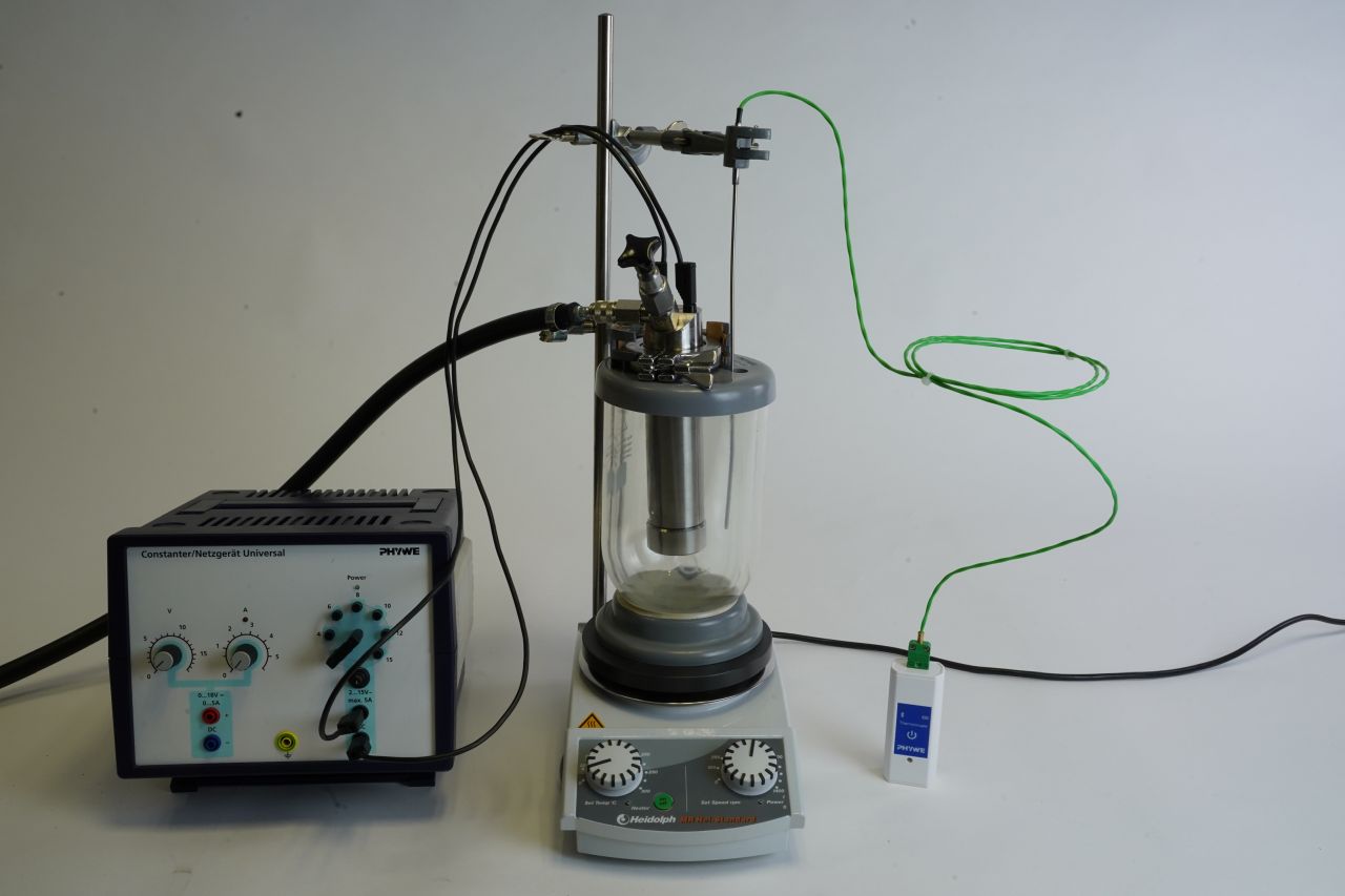 Determination of the enthalpy of combustion with a calorimetric bomb